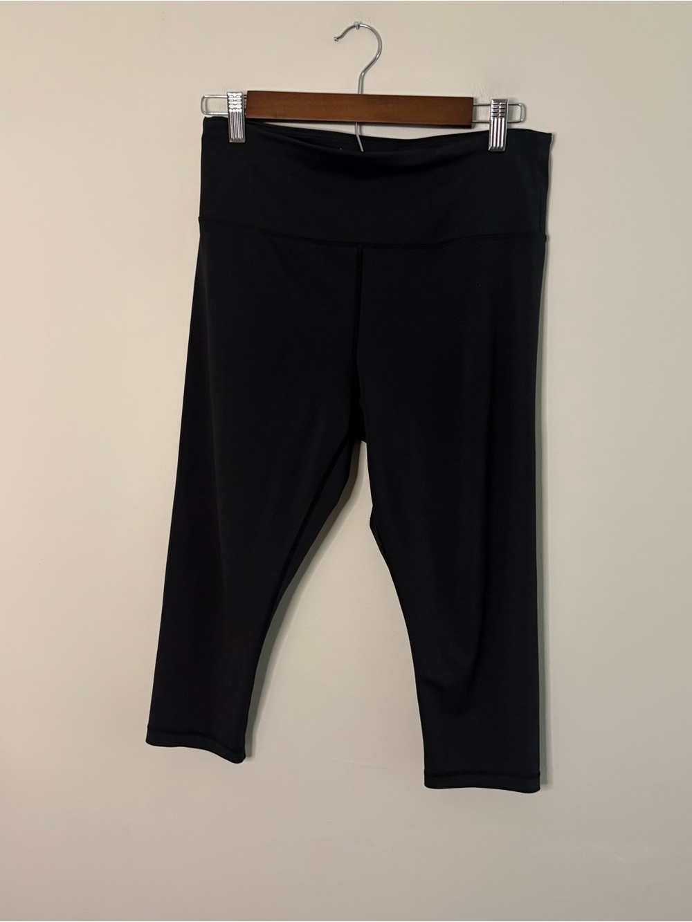 Zyia 8/10 Women’s Black Capri Athletic Leggings Gym Yoga Y7